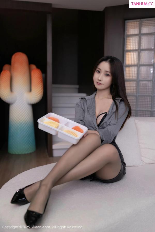   [XiuRen]高清写真图 2025.11.12 No.10978 杏子Yada 情趣内衣第14张图片